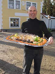 Carlo Riederer hat sein Menzingers renoviert und neu eröffnet (Foto: Monika Küspert)